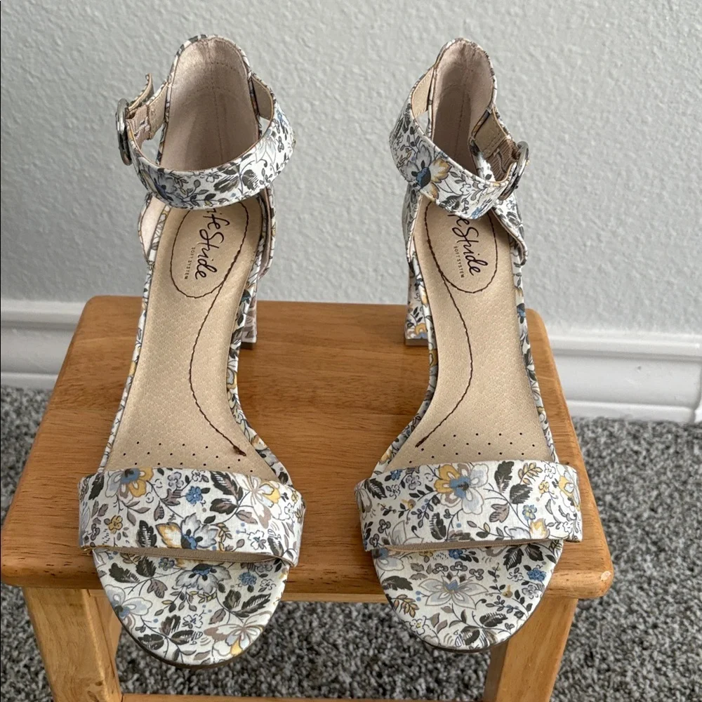 Floral Ankle Strap Sandals - Picture 2 of 4
